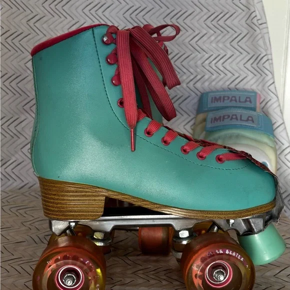 Impala Aqua Roller Skates with Protective Gear - Picture 5 of 12